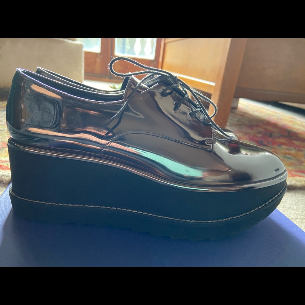 Stuart Weitzman Kent platinum shoes. Size 8.5